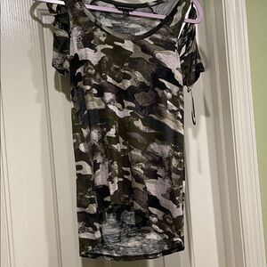 Rock & Republic Camouflage Short Sleeve Top